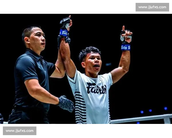 前蝇量级冠军弗朗斯遭重拳 KO，职业生涯遭遇重创